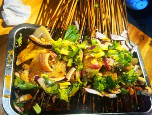 余味油卤串串香
