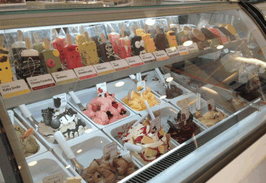 晴天见冰淇淋店