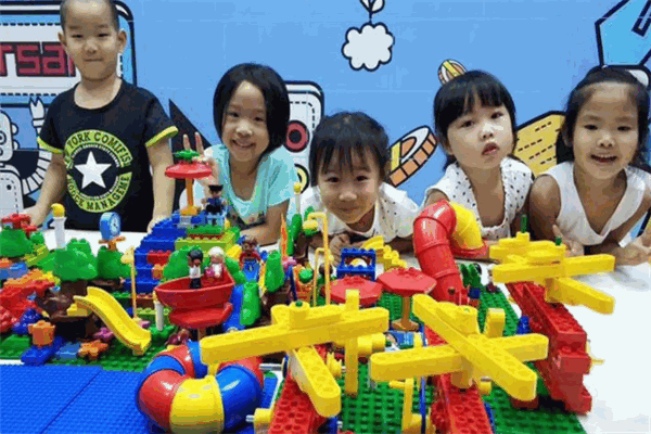 摩玩创客乐高教育