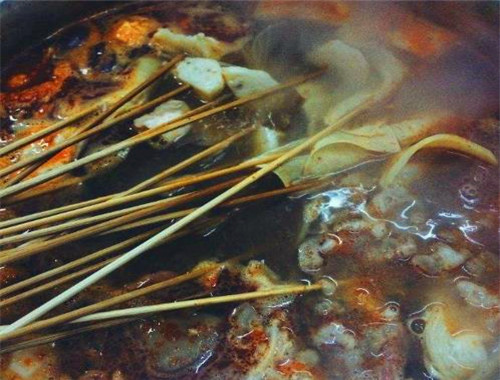 鸿运串串香