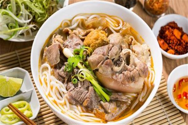 嘉吉行过桥米线