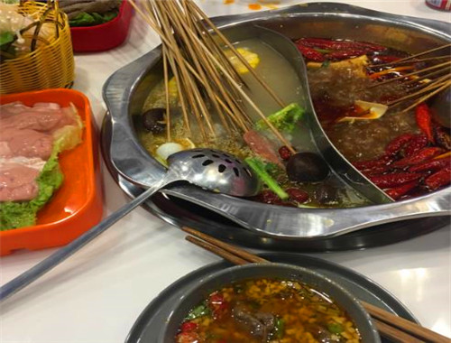 锅鼎串串香