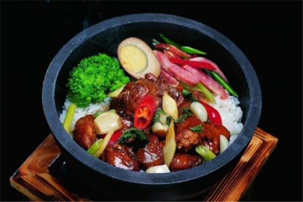 忆食尚腊味煲仔饭加盟