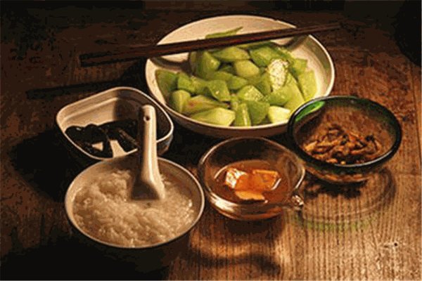 贰贰柒粗茶淡饭