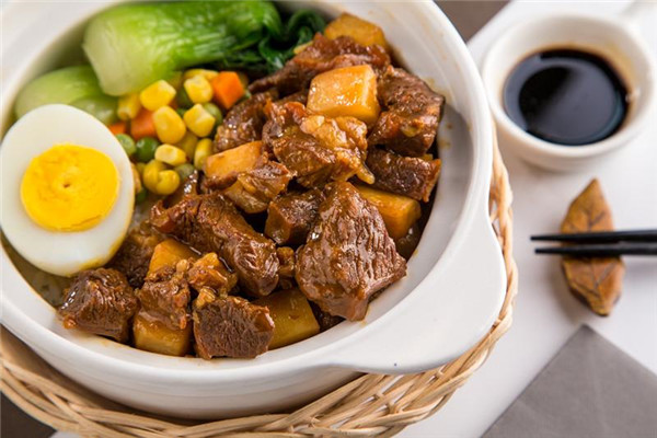 门前客宗师煲仔饭加盟