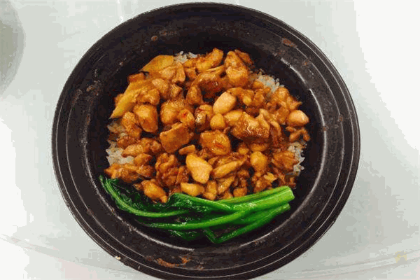 鼎朝天煲仔饭加盟