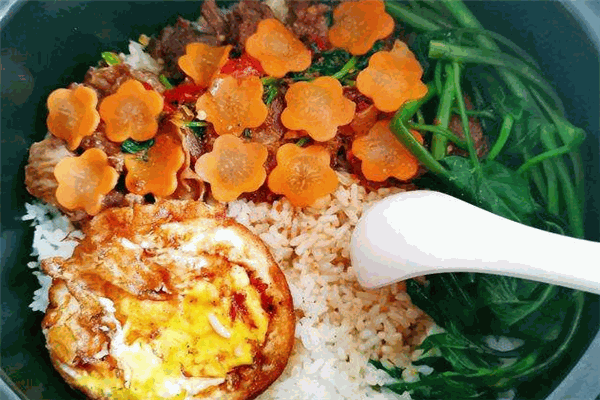 禾香煲仔饭加盟