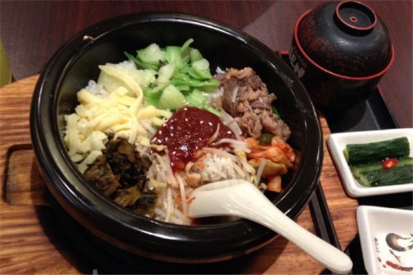 门前客宗师煲仔饭加盟
