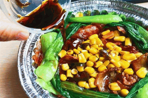 煜品膳煲仔饭加盟