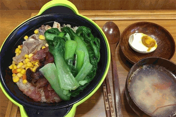 鼎朝天煲仔饭加盟