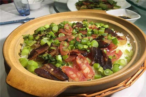 金嘴巴煲仔饭餐厅加盟