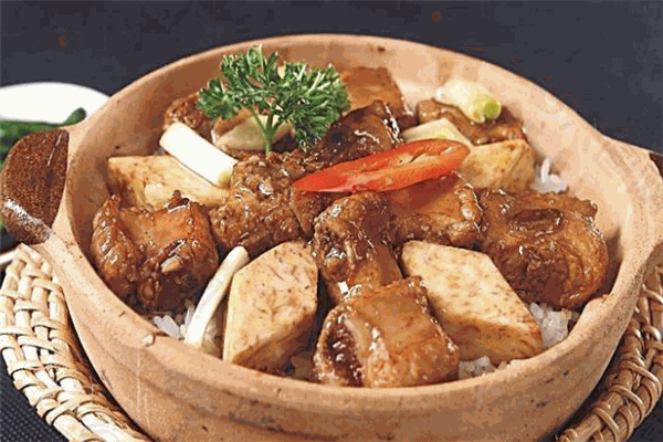 梁记煲仔饭加盟