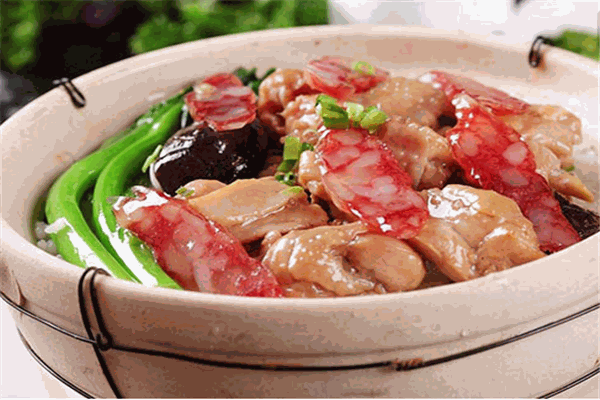 山泉人煲仔饭加盟
