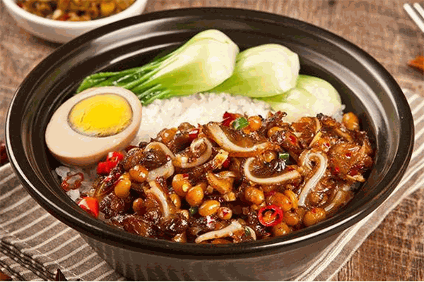 锅巴郎特色煲仔饭加盟