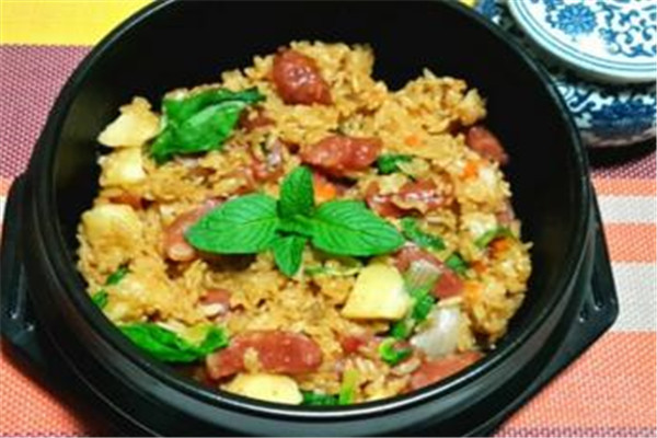 煲中香煲仔饭