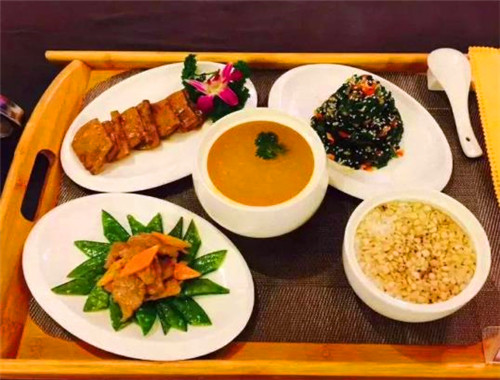 红墙月子餐