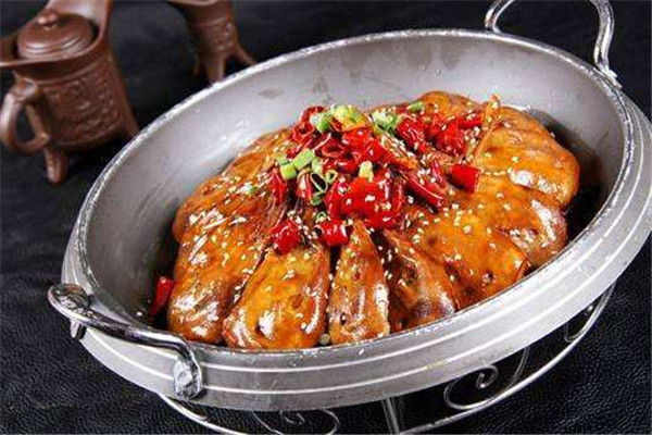 周老太苗寨铁锅焖鸭