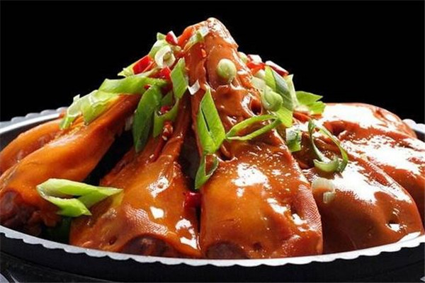 周老太苗寨铁锅焖鸭