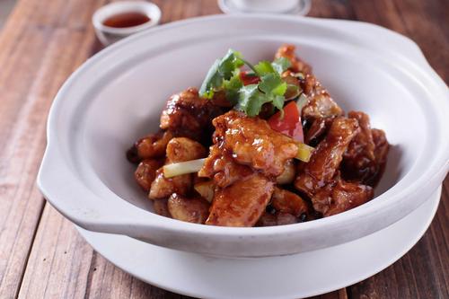 味嘟鸡煲