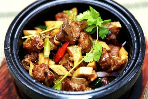 味嘟鸡煲