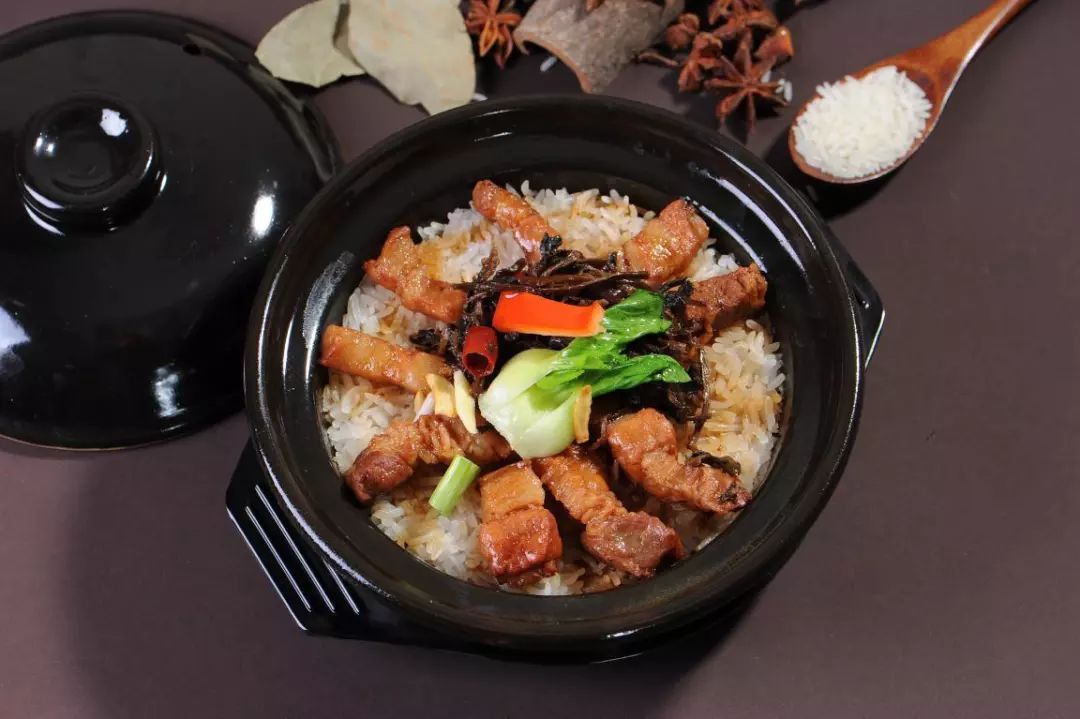 荷百味煲仔饭加盟