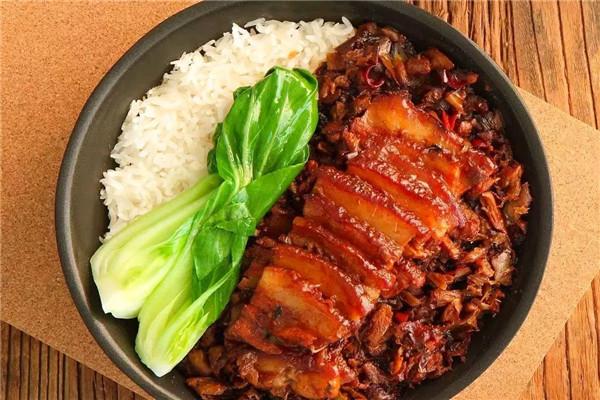粤锋味煲仔饭加盟