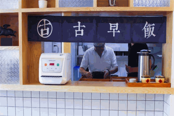 小派古早卤肉饭