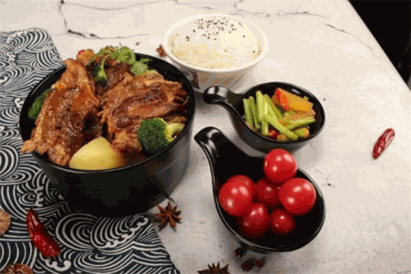 麻辣小鲜辣骨饭