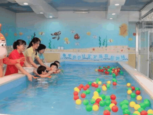 芽呗婴儿游泳馆