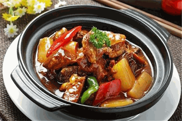 三只鸡黄焖鸡米饭