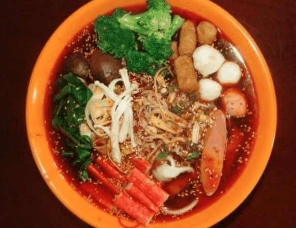 叼四藤椒麻辣烫