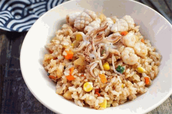 90青年炒饼炒饭