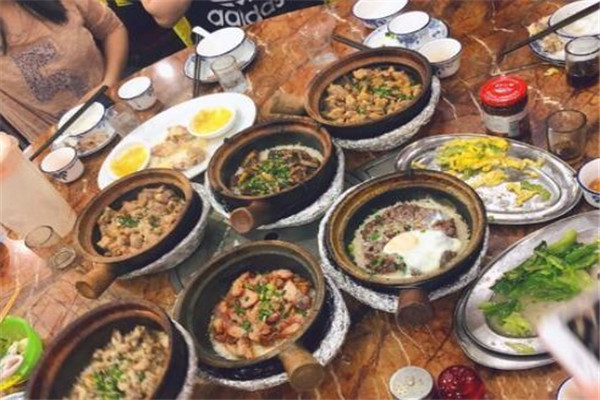 红星光发煲仔饭加盟
