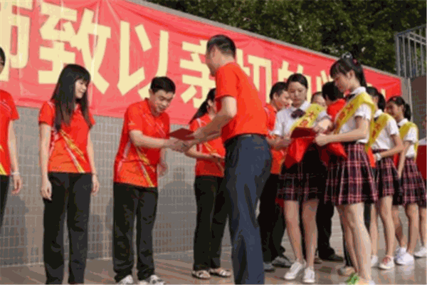 张思中英语加盟