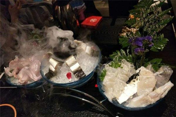 吼爽鳗豚蛙麻辣火锅