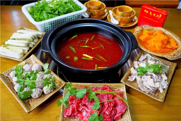 惹火铺牛板筋火锅