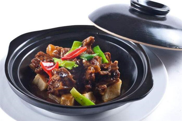 翠园沙煲牛腩屋加盟