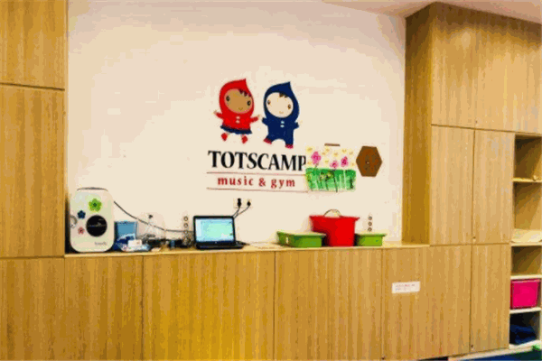TOTSCAMP美式婴幼儿育乐中心