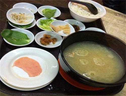 鸿沅桥过桥米线