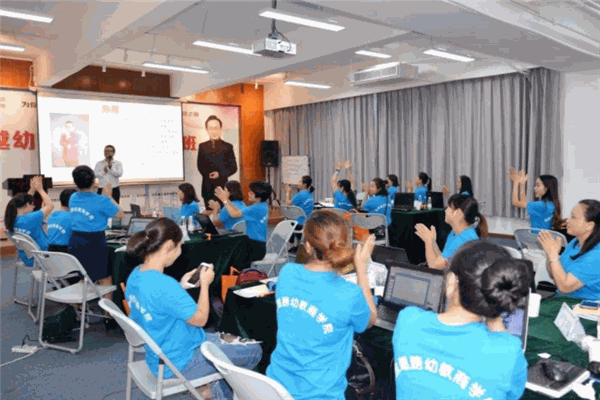 北京融八幼教商学院