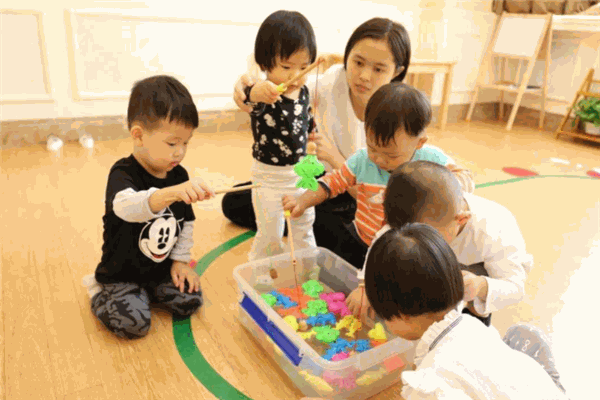 蒙台梭利早教