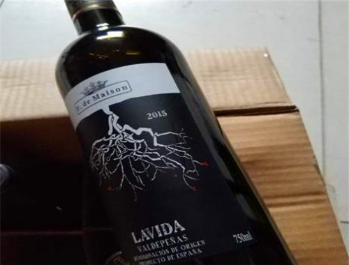 拉维达红酒