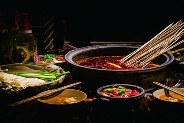 麻辣有约李记串串