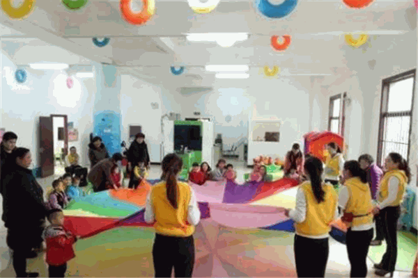 东风艺术幼托中心