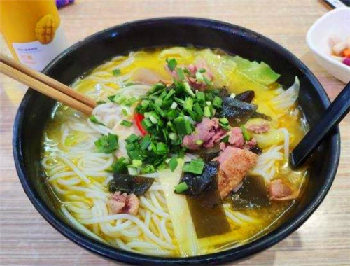 筋头巴脑老鸭汤过桥米线