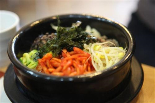闫阿妈拌饭
