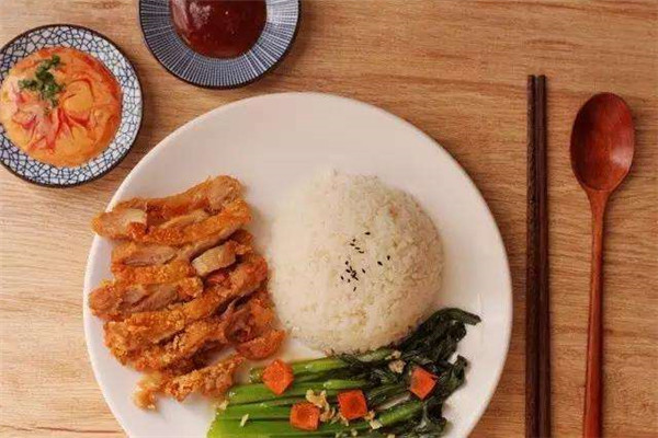 杨哥轰炸鸡饭