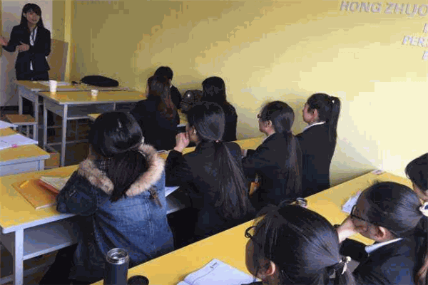 鸿卓国际学府