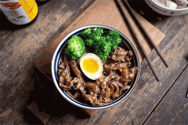 牛町记铜锅牛肉饭