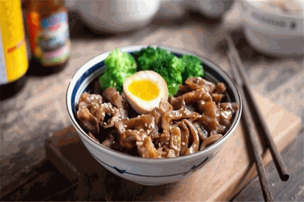 牛町记铜锅牛肉饭